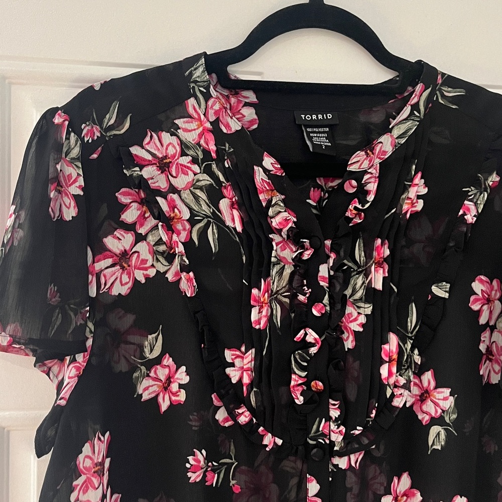 Torrid Black Floral Sheer Button Down Ruffle Top 2X Size 2